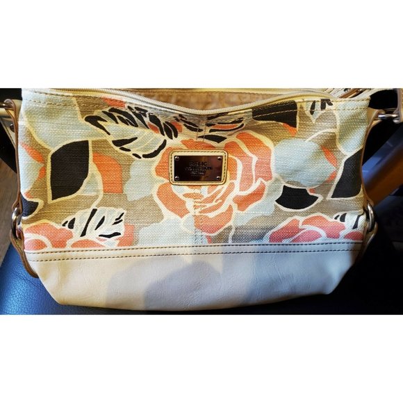 Relic Collection Est. 1992 Roses with Beige Leather Accents - Picture 1 of 7